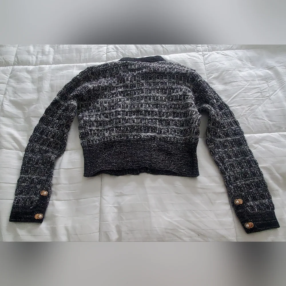 Sweaters - Picture 5 of 5